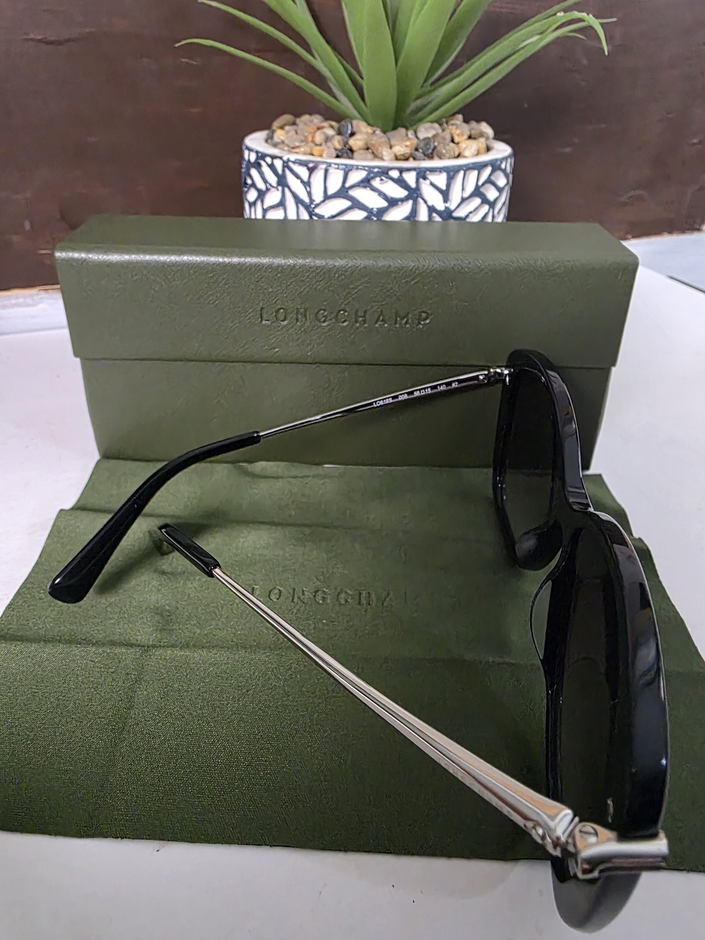 Longchamp Women's Black Oversized Sunglasses All Inclusive - Picture 7 of 8
